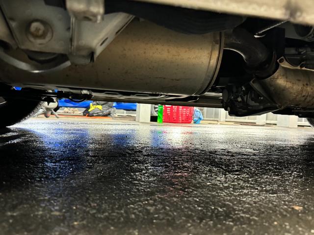 ハイエースバン ロングワイドスーパーＧＬ　本州仕入れ／ナイトロパワー１７インチ／新品タイヤ／ローダウン／ベッドキット／両側パワースライド／ＬＥＤヘッドライト／社外ＳＤナビＴＶ／追加スピーカー／バックカメラ／ＥＴＣ車載器／ドラレコ／シートカバー（33枚目）