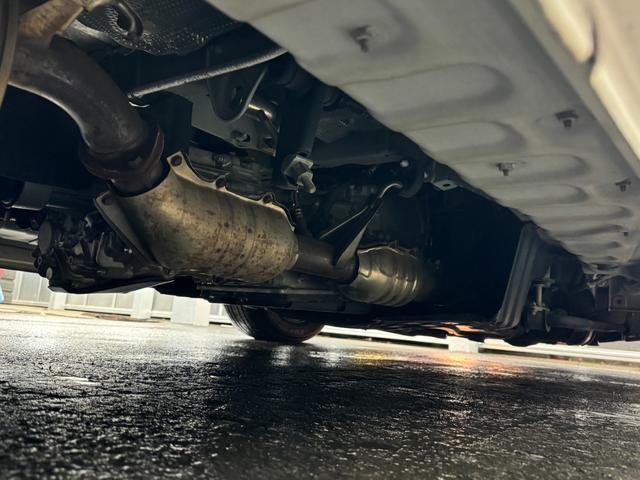 ハイエースバン ロングワイドスーパーＧＬ　本州仕入れ／ナイトロパワー１７インチ／新品タイヤ／ローダウン／ベッドキット／両側パワースライド／ＬＥＤヘッドライト／社外ＳＤナビＴＶ／追加スピーカー／バックカメラ／ＥＴＣ車載器／ドラレコ／シートカバー（34枚目）