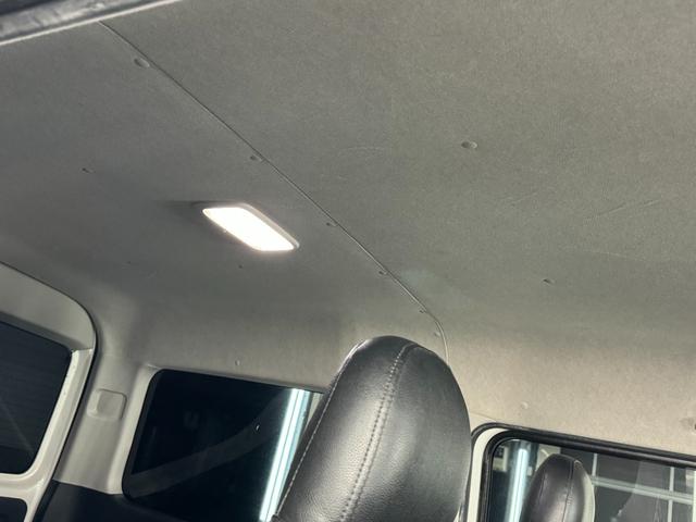 ハイエースバン ロングワイドスーパーＧＬ　本州仕入れ／ナイトロパワー１７インチ／新品タイヤ／ローダウン／ベッドキット／両側パワースライド／ＬＥＤヘッドライト／社外ＳＤナビＴＶ／追加スピーカー／バックカメラ／ＥＴＣ車載器／ドラレコ／シートカバー（48枚目）