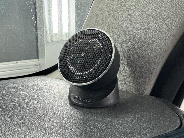 ハイエースバン ロングワイドスーパーＧＬ　本州仕入れ／ナイトロパワー１７インチ／新品タイヤ／ローダウン／ベッドキット／両側パワースライド／ＬＥＤヘッドライト／社外ＳＤナビＴＶ／追加スピーカー／バックカメラ／ＥＴＣ車載器／ドラレコ／シートカバー（53枚目）