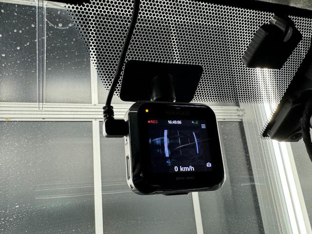 ハイエースバン ロングワイドスーパーＧＬ　本州仕入れ／ナイトロパワー１７インチ／新品タイヤ／ローダウン／ベッドキット／両側パワースライド／ＬＥＤヘッドライト／社外ＳＤナビＴＶ／追加スピーカー／バックカメラ／ＥＴＣ車載器／ドラレコ／シートカバー（63枚目）