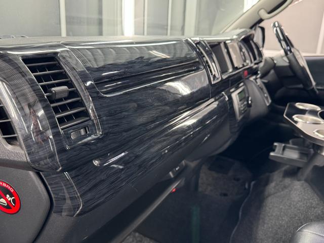 ハイエースバン ロングワイドスーパーＧＬ　本州仕入れ／ナイトロパワー１７インチ／新品タイヤ／ローダウン／ベッドキット／両側パワースライド／ＬＥＤヘッドライト／社外ＳＤナビＴＶ／追加スピーカー／バックカメラ／ＥＴＣ車載器／ドラレコ／シートカバー（64枚目）