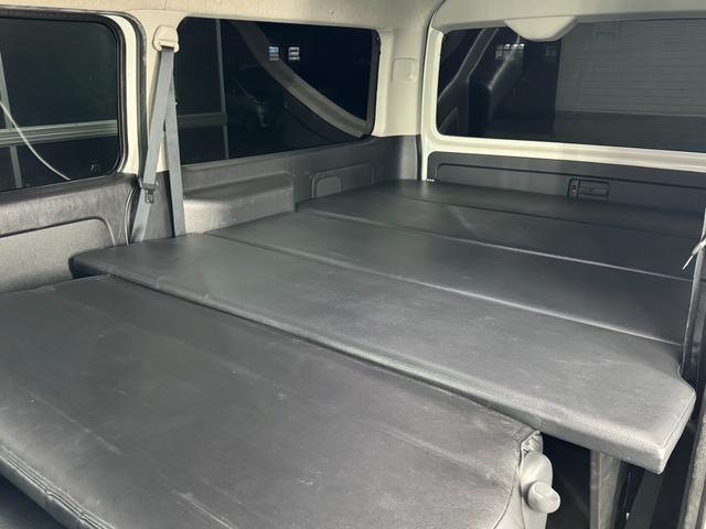 ハイエースバン ロングワイドスーパーＧＬ　本州仕入れ／ナイトロパワー１７インチ／新品タイヤ／ローダウン／ベッドキット／両側パワースライド／ＬＥＤヘッドライト／社外ＳＤナビＴＶ／追加スピーカー／バックカメラ／ＥＴＣ車載器／ドラレコ／シートカバー（66枚目）