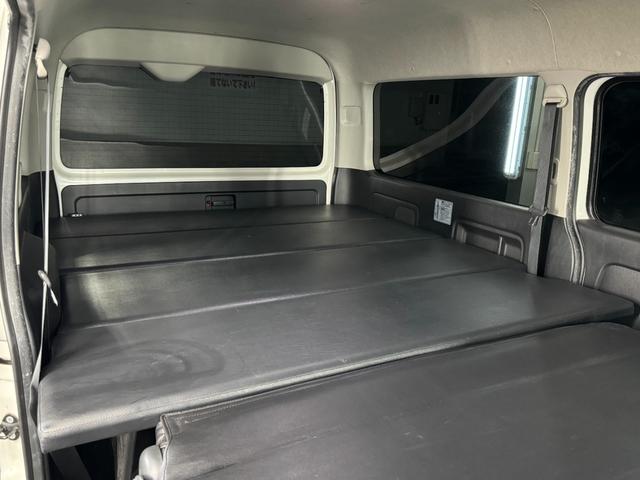 ハイエースバン ロングワイドスーパーＧＬ　本州仕入れ／ナイトロパワー１７インチ／新品タイヤ／ローダウン／ベッドキット／両側パワースライド／ＬＥＤヘッドライト／社外ＳＤナビＴＶ／追加スピーカー／バックカメラ／ＥＴＣ車載器／ドラレコ／シートカバー（67枚目）
