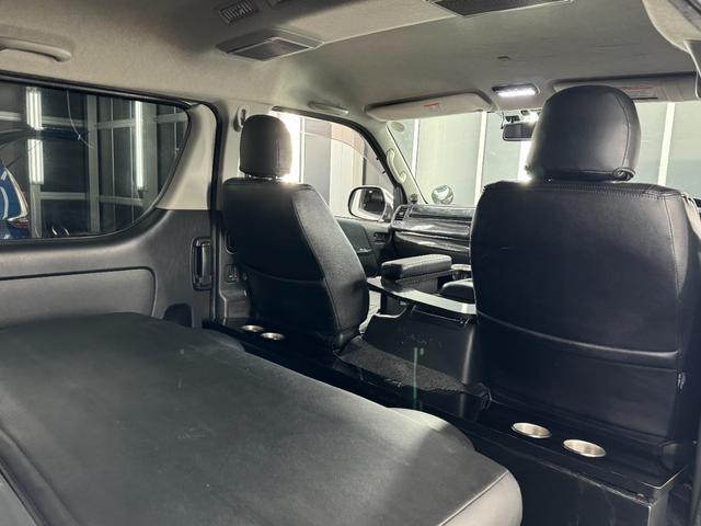 ハイエースバン ロングワイドスーパーＧＬ　本州仕入れ／ナイトロパワー１７インチ／新品タイヤ／ローダウン／ベッドキット／両側パワースライド／ＬＥＤヘッドライト／社外ＳＤナビＴＶ／追加スピーカー／バックカメラ／ＥＴＣ車載器／ドラレコ／シートカバー（68枚目）