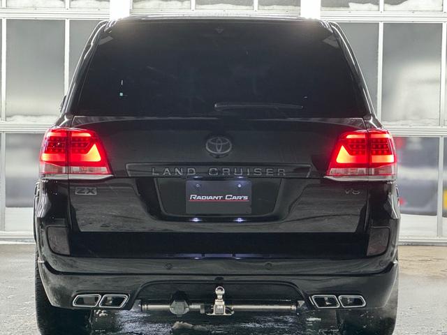 ランドクルーザー ZX 後期フェイス/WALDエアロ/オーバーフェンダー/エルフォード24インチ/アルパイン10インチナビTV/黒革シート/サンルーフ/パワーバックドア/ヒッチメンバー/サスコン/エンスタ/社外マフラー(16枚目)