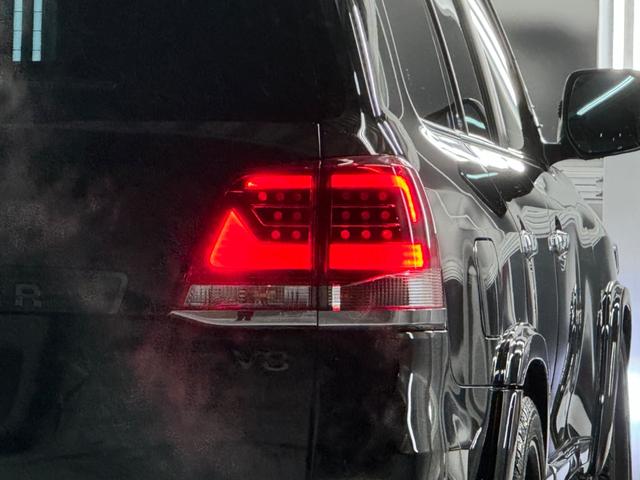 ランドクルーザー ZX 後期フェイス/WALDエアロ/オーバーフェンダー/エルフォード24インチ/アルパイン10インチナビTV/黒革シート/サンルーフ/パワーバックドア/ヒッチメンバー/サスコン/エンスタ/社外マフラー(18枚目)