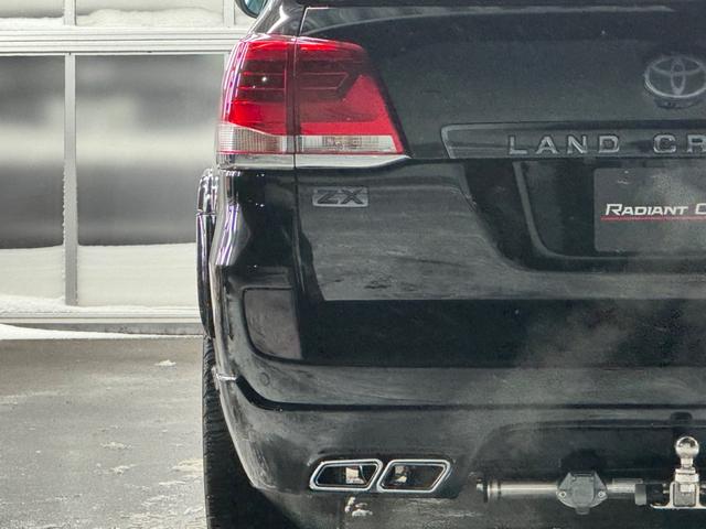 ランドクルーザー ZX 後期フェイス/WALDエアロ/オーバーフェンダー/エルフォード24インチ/アルパイン10インチナビTV/黒革シート/サンルーフ/パワーバックドア/ヒッチメンバー/サスコン/エンスタ/社外マフラー(22枚目)