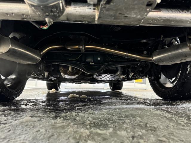 ランドクルーザー ZX 後期フェイス/WALDエアロ/オーバーフェンダー/エルフォード24インチ/アルパイン10インチナビTV/黒革シート/サンルーフ/パワーバックドア/ヒッチメンバー/サスコン/エンスタ/社外マフラー(28枚目)