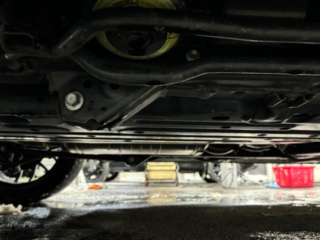 ランドクルーザー ZX 後期フェイス/WALDエアロ/オーバーフェンダー/エルフォード24インチ/アルパイン10インチナビTV/黒革シート/サンルーフ/パワーバックドア/ヒッチメンバー/サスコン/エンスタ/社外マフラー(32枚目)