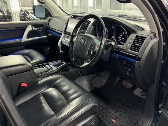 ランドクルーザー ZX 後期フェイス/WALDエアロ/オーバーフェンダー/エルフォード24インチ/アルパイン10インチナビTV/黒革シート/サンルーフ/パワーバックドア/ヒッチメンバー/サスコン/エンスタ/社外マフラー(34枚目)