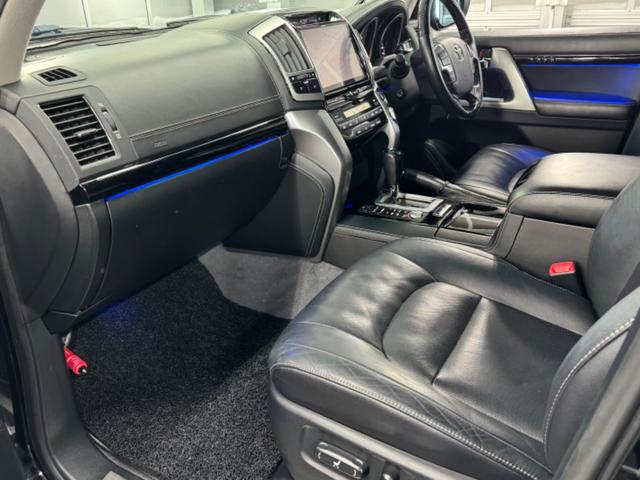 ランドクルーザー ZX 後期フェイス/WALDエアロ/オーバーフェンダー/エルフォード24インチ/アルパイン10インチナビTV/黒革シート/サンルーフ/パワーバックドア/ヒッチメンバー/サスコン/エンスタ/社外マフラー(36枚目)