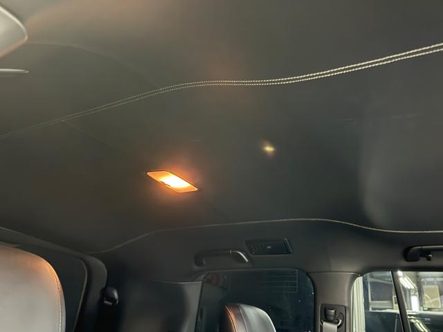 ランドクルーザー ZX 後期フェイス/WALDエアロ/オーバーフェンダー/エルフォード24インチ/アルパイン10インチナビTV/黒革シート/サンルーフ/パワーバックドア/ヒッチメンバー/サスコン/エンスタ/社外マフラー(42枚目)