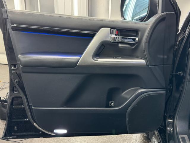 ランドクルーザー ZX 後期フェイス/WALDエアロ/オーバーフェンダー/エルフォード24インチ/アルパイン10インチナビTV/黒革シート/サンルーフ/パワーバックドア/ヒッチメンバー/サスコン/エンスタ/社外マフラー(45枚目)