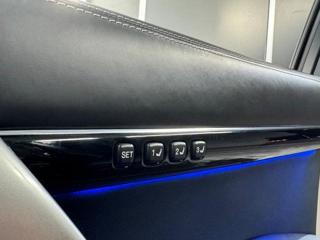 ランドクルーザー ZX 後期フェイス/WALDエアロ/オーバーフェンダー/エルフォード24インチ/アルパイン10インチナビTV/黒革シート/サンルーフ/パワーバックドア/ヒッチメンバー/サスコン/エンスタ/社外マフラー(63枚目)