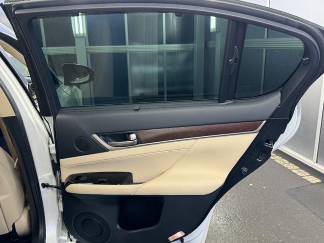ＧＳ ＧＳ３５０　Ｉパッケージ　本革シート／ＲＳＲ車高調／シートヒーター／ベンチレーション／電動サンシェード／コンビハンドル／シートメモリー／純正エンジンスターター／寒冷地仕様／リア３面スモーク／ＥＴＣ車載器／クルーズコントロール（51枚目）