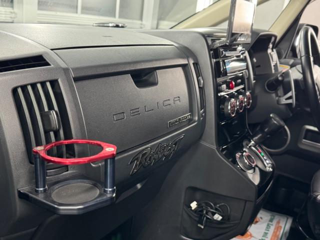 デリカＤ：５ ローデスト　Ｇ　パワーパッケージ　本州仕入れ／社外１９インチアルミ／ローダウン／社外マフラー／カロッツェリアナビＴＶ／カロッツェリアリアモニター／両側パワースライド／パドルシフト／レザー調シートカバー／ＥＴＣ車載器／ルーフキャリア（59枚目）