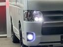 ハイエースバン スーパーＧＬ　ダークプライムＩＩ　トヨタセーフティセンス／ナイトロパワー１７インチ／新品ＴＯＹＯホワイトレター／ＬＥＤヘッドライト／オートハイビーム／レザー調シートカバー／コンビハンドル／純正メモリーナビＴＶ／Ｂカメラ／リアスポイラー（3枚目）