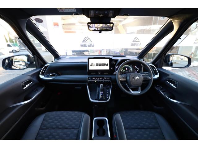 ヴォクシー ハイブリッドS-Z ワンオナ 全方位カメラ パワーバックドア デジタルインナーミラー 10.5型DA 14型後席モニター 両側パワースライドドア オットマン ステアヒーター/シートヒーター LEDヘッドライト HUD(10枚目)