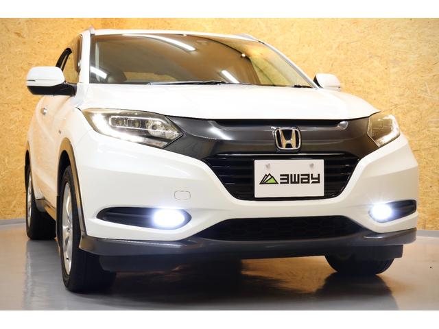 ヴェゼル ハイブリッドＸ・Ｌパッケージ　８型ＳＤナビ　黒半革　衝突軽減ブレーキ　バックカメラ　ＥＴＣ　シートヒーター　クルーズコントロール　パドルシフト　ＬＥＤヘッドライト／ＬＥＤフォグ／ＬＥＤテール　ＬＥＤルームランプ　純正１７インチＡＷ（2枚目）