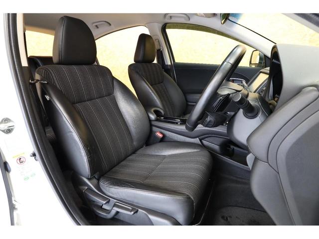 ヴェゼル ハイブリッドＸ・Ｌパッケージ　８型ＳＤナビ　黒半革　衝突軽減ブレーキ　バックカメラ　ＥＴＣ　シートヒーター　クルーズコントロール　パドルシフト　ＬＥＤヘッドライト／ＬＥＤフォグ／ＬＥＤテール　ＬＥＤルームランプ　純正１７インチＡＷ（9枚目）