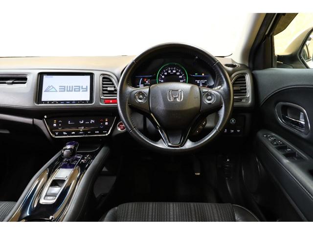 ヴェゼル ハイブリッドＸ・Ｌパッケージ　８型ＳＤナビ　黒半革　衝突軽減ブレーキ　バックカメラ　ＥＴＣ　シートヒーター　クルーズコントロール　パドルシフト　ＬＥＤヘッドライト／ＬＥＤフォグ／ＬＥＤテール　ＬＥＤルームランプ　純正１７インチＡＷ（11枚目）