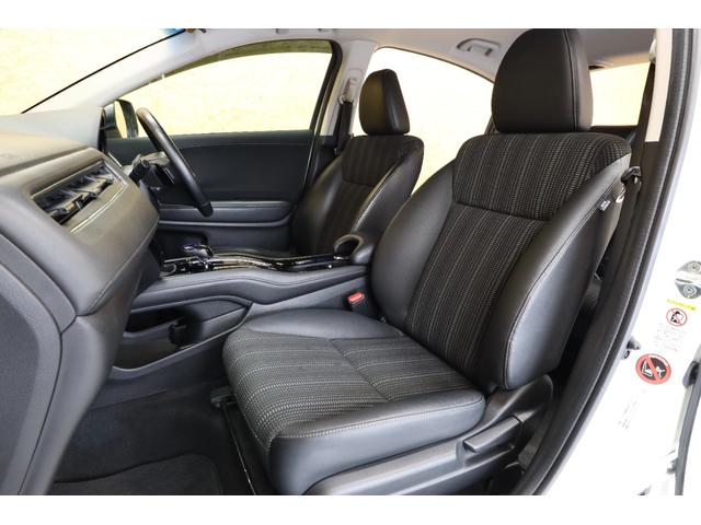 ヴェゼル ハイブリッドＸ・Ｌパッケージ　８型ＳＤナビ　黒半革　衝突軽減ブレーキ　バックカメラ　ＥＴＣ　シートヒーター　クルーズコントロール　パドルシフト　ＬＥＤヘッドライト／ＬＥＤフォグ／ＬＥＤテール　ＬＥＤルームランプ　純正１７インチＡＷ（12枚目）