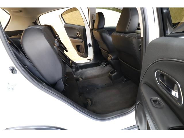 ヴェゼル ハイブリッドＸ・Ｌパッケージ　８型ＳＤナビ　黒半革　衝突軽減ブレーキ　バックカメラ　ＥＴＣ　シートヒーター　クルーズコントロール　パドルシフト　ＬＥＤヘッドライト／ＬＥＤフォグ／ＬＥＤテール　ＬＥＤルームランプ　純正１７インチＡＷ（15枚目）