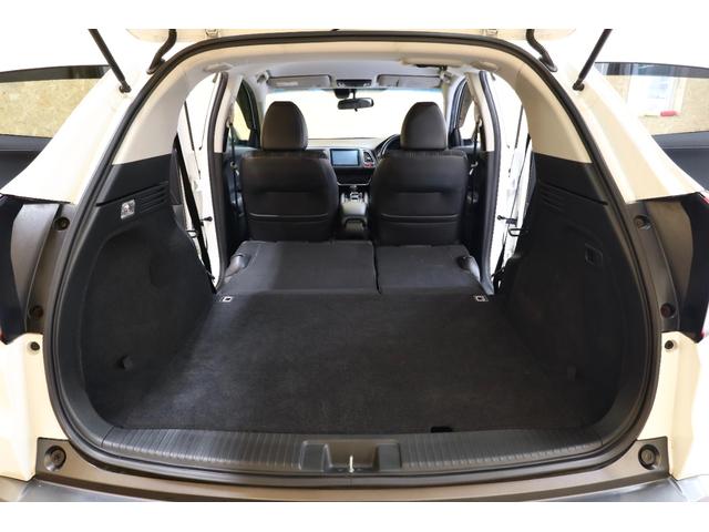 ヴェゼル ハイブリッドＸ・Ｌパッケージ　８型ＳＤナビ　黒半革　衝突軽減ブレーキ　バックカメラ　ＥＴＣ　シートヒーター　クルーズコントロール　パドルシフト　ＬＥＤヘッドライト／ＬＥＤフォグ／ＬＥＤテール　ＬＥＤルームランプ　純正１７インチＡＷ（16枚目）