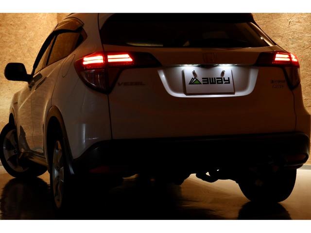 ヴェゼル ハイブリッドＸ・Ｌパッケージ　８型ＳＤナビ　黒半革　衝突軽減ブレーキ　バックカメラ　ＥＴＣ　シートヒーター　クルーズコントロール　パドルシフト　ＬＥＤヘッドライト／ＬＥＤフォグ／ＬＥＤテール　ＬＥＤルームランプ　純正１７インチＡＷ（17枚目）