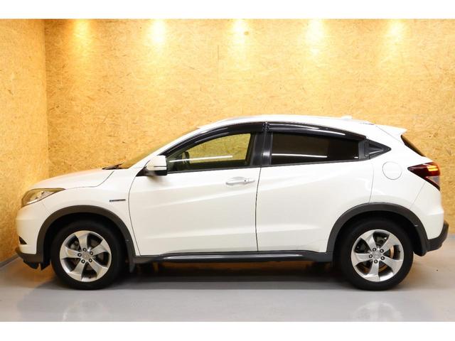 ヴェゼル ハイブリッドＸ・Ｌパッケージ　８型ＳＤナビ　黒半革　衝突軽減ブレーキ　バックカメラ　ＥＴＣ　シートヒーター　クルーズコントロール　パドルシフト　ＬＥＤヘッドライト／ＬＥＤフォグ／ＬＥＤテール　ＬＥＤルームランプ　純正１７インチＡＷ（23枚目）