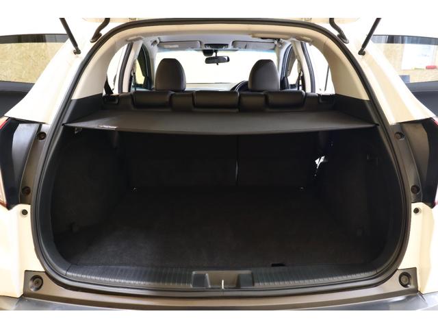 ヴェゼル ハイブリッドＸ・Ｌパッケージ　８型ＳＤナビ　黒半革　衝突軽減ブレーキ　バックカメラ　ＥＴＣ　シートヒーター　クルーズコントロール　パドルシフト　ＬＥＤヘッドライト／ＬＥＤフォグ／ＬＥＤテール　ＬＥＤルームランプ　純正１７インチＡＷ（61枚目）