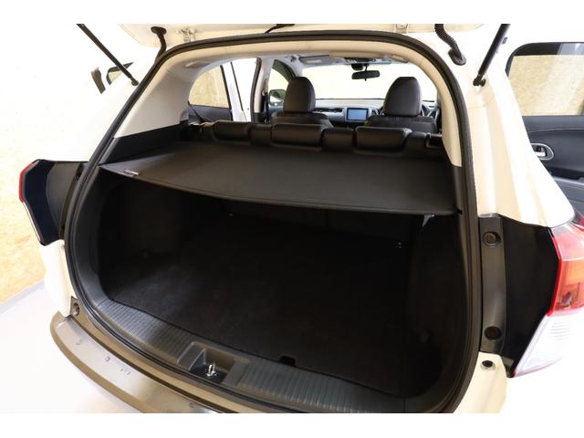 ヴェゼル ハイブリッドＸ・Ｌパッケージ　８型ＳＤナビ　黒半革　衝突軽減ブレーキ　バックカメラ　ＥＴＣ　シートヒーター　クルーズコントロール　パドルシフト　ＬＥＤヘッドライト／ＬＥＤフォグ／ＬＥＤテール　ＬＥＤルームランプ　純正１７インチＡＷ（62枚目）