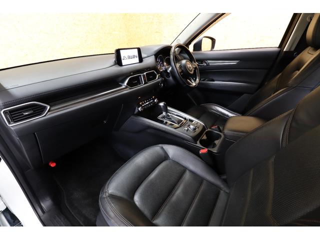 �C���e���A