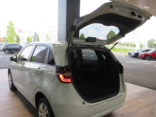 フィット ｅ：ＨＥＶホーム　社有車アップ／純正ナビ／バックカメラ／ＥＴＣ車載器／ドラレコ／Ｂｌｕｅｔｏｏｔｈ接続／ＣＤ・ＤＶＤ再生／ＵＳＢ接続／ＬＥＤヘッドライト／フルセグＴＶ／バックカメラ（59枚目）