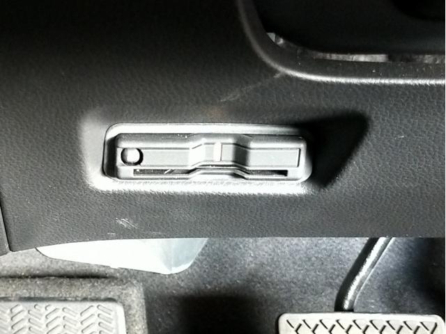 フィット ｅ：ＨＥＶホーム　当社社有車アップ／Ｂｌｕｅｔｏｏｔｈ対応ナビ／バックカメラ／ドライブレコーダー／ＥＴＣ／ＬＥＤヘッドライト／夏冬タイヤ（3枚目）