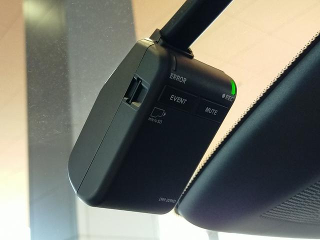 フィット ｅ：ＨＥＶホーム　当社社有車アップ／Ｂｌｕｅｔｏｏｔｈ対応ナビ／バックカメラ／ドライブレコーダー／ＥＴＣ／ＬＥＤヘッドライト／夏冬タイヤ（4枚目）