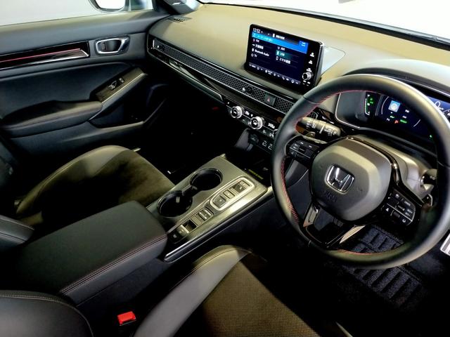 シビック e:HEV Bluetooth対応ホンダコネクトナビ/3モードバックカメラ/BOSEサウンドシステム/LEDヘッドライト/ETC2.0/ブラインドスポットインフォ/前後ドライブレコーダー/夏冬タイヤセット(8枚目)