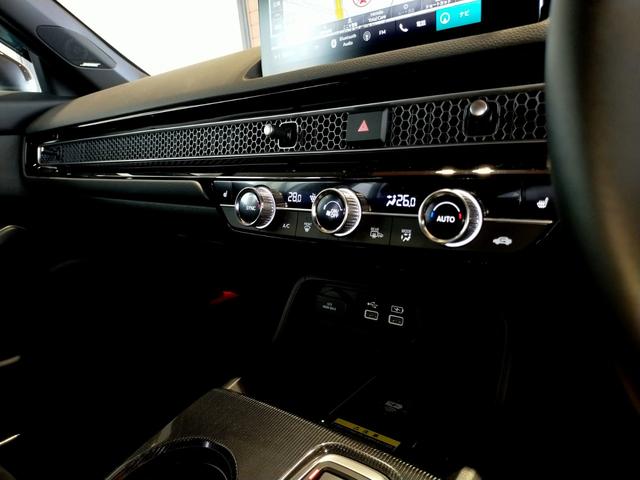 シビック e:HEV Bluetooth対応ホンダコネクトナビ/3モードバックカメラ/BOSEサウンドシステム/LEDヘッドライト/ETC2.0/ブラインドスポットインフォ/前後ドライブレコーダー/夏冬タイヤセット(10枚目)