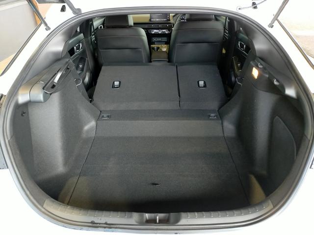 シビック e:HEV Bluetooth対応ホンダコネクトナビ/3モードバックカメラ/BOSEサウンドシステム/LEDヘッドライト/ETC2.0/ブラインドスポットインフォ/前後ドライブレコーダー/夏冬タイヤセット(23枚目)