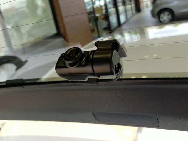 シビック e:HEV Bluetooth対応ホンダコネクトナビ/3モードバックカメラ/BOSEサウンドシステム/LEDヘッドライト/ETC2.0/ブラインドスポットインフォ/前後ドライブレコーダー/夏冬タイヤセット(63枚目)