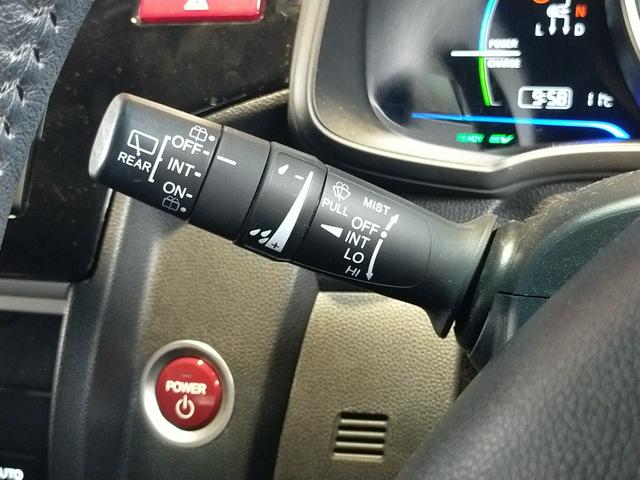 ■間欠ワイパーは作動間隔を調整できるため、雨量に応じた安全、快適なドライブをサポートします。