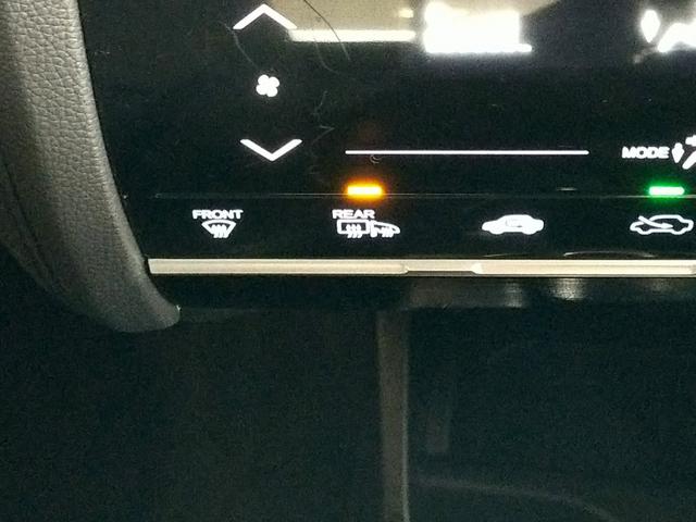 ■ドアミラーヒーター■冬の寒い時期でも、サイドミラーに付いた霜や曇りを素早く解消。視界を確保し、安全な走行をサポートします。