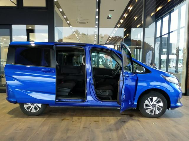 フリードハイブリッド ハイブリッド・Ｇ　Ｂｌｕｅｔｏｏｔｈ－ＤＶＤ対応フルセグナビ／３モードバックカメラ／リヤ席モニター／両側電動スライドドア／ＥＴＣ／ホンダセンシング／前後ドライブレコーダー／リモコンエンジンスターター／夏冬タイヤセット（24枚目）