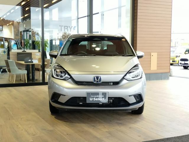 フィット ｅ：ＨＥＶホーム　Ｂｌｕｅｔｏｏｔｈ対応ワンセグナビ／３モードバックカメラ／ＥＴＣ／ホンダセンシング／ＬＥＤヘッドライト／ステアリングリモコン／フロントドライブレコーダー／リモコンエンジンスターター／夏冬タイヤセット（16枚目）