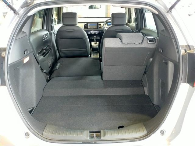 フィット ｅ：ＨＥＶホーム　Ｂｌｕｅｔｏｏｔｈ対応ワンセグナビ／３モードバックカメラ／ＥＴＣ／ホンダセンシング／ＬＥＤヘッドライト／ステアリングリモコン／フロントドライブレコーダー／リモコンエンジンスターター／夏冬タイヤセット（30枚目）