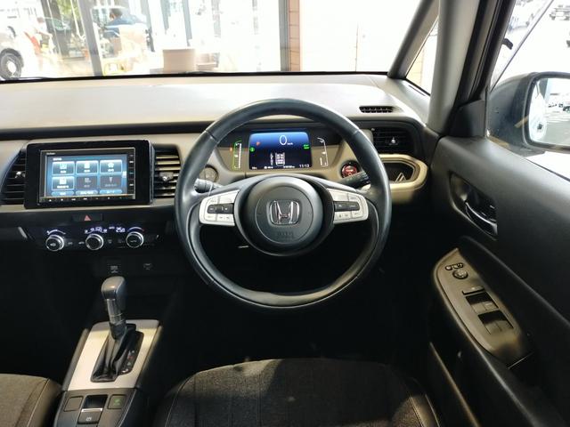 フィット ｅ：ＨＥＶホーム　Ｂｌｕｅｔｏｏｔｈ対応ワンセグナビ／３モードバックカメラ／ＥＴＣ／ホンダセンシング／ＬＥＤヘッドライト／ステアリングリモコン／フロントドライブレコーダー／リモコンエンジンスターター／夏冬タイヤセット（32枚目）