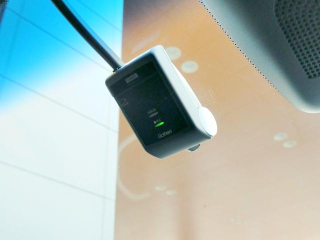 フィット ｅ：ＨＥＶホーム　Ｂｌｕｅｔｏｏｔｈ対応ワンセグナビ／３モードバックカメラ／ＥＴＣ／ホンダセンシング／ＬＥＤヘッドライト／ステアリングリモコン／フロントドライブレコーダー／リモコンエンジンスターター／夏冬タイヤセット（53枚目）