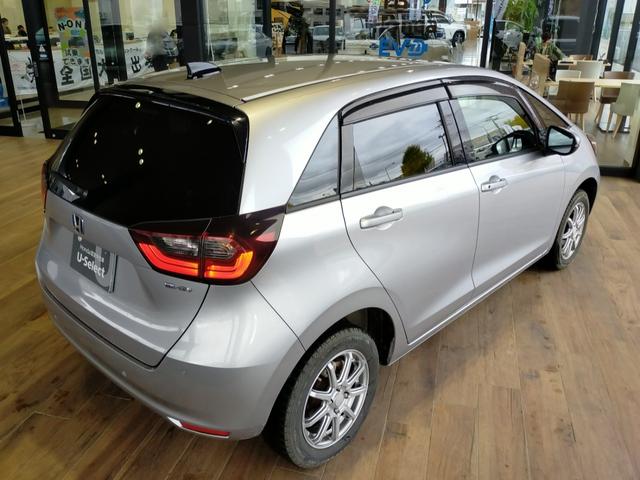 フィット ｅ：ＨＥＶホーム　Ｂｌｕｅｔｏｏｔｈ対応ワンセグナビ／３モードバックカメラ／ＥＴＣ／ホンダセンシング／ＬＥＤヘッドライト／ステアリングリモコン／フロントドライブレコーダー／リモコンエンジンスターター／夏冬タイヤセット（68枚目）