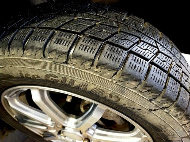 フィット ｅ：ＨＥＶホーム　Ｂｌｕｅｔｏｏｔｈ対応ワンセグナビ／３モードバックカメラ／ＥＴＣ／ホンダセンシング／ＬＥＤヘッドライト／ステアリングリモコン／フロントドライブレコーダー／リモコンエンジンスターター／夏冬タイヤセット（71枚目）